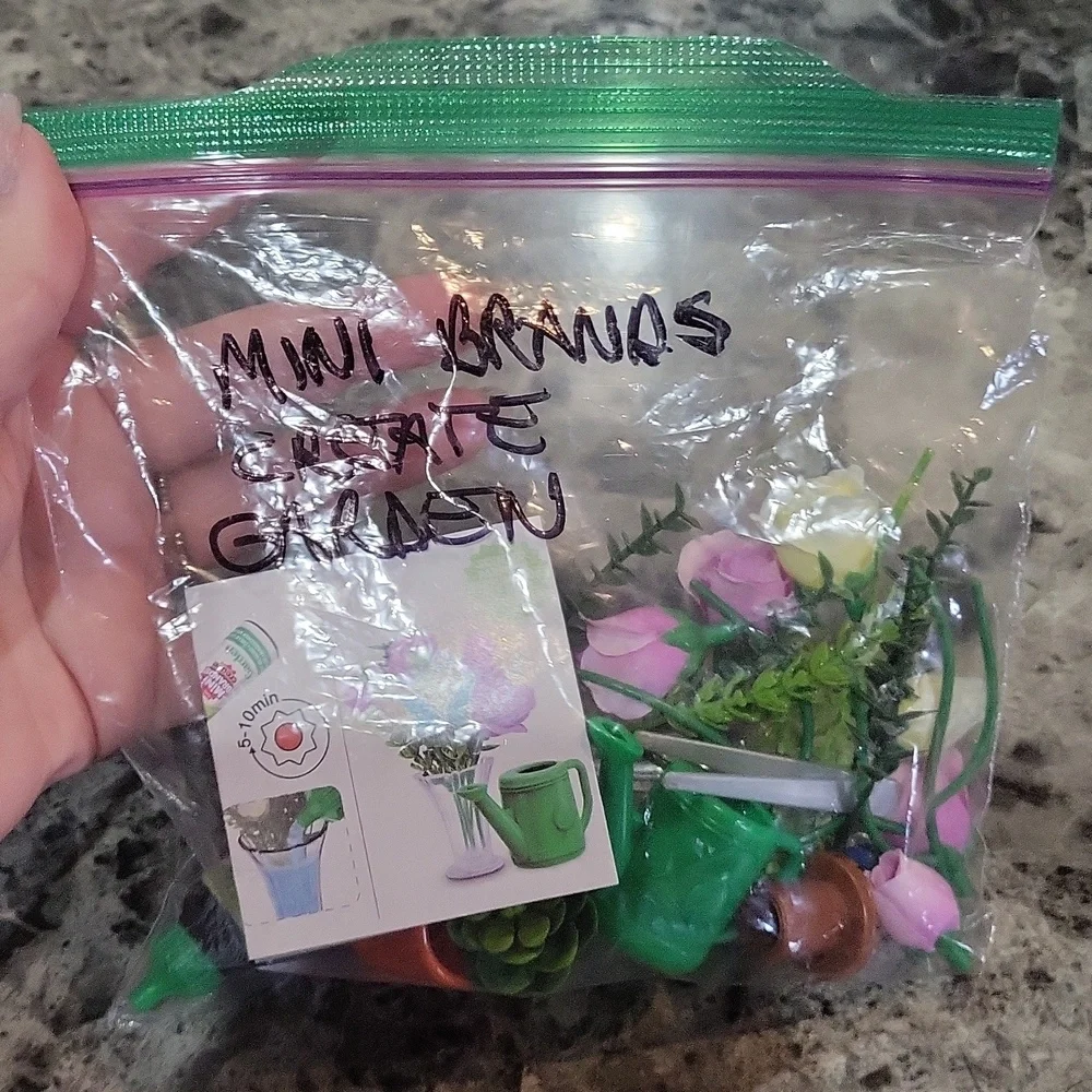 Mini Brands Create Garden